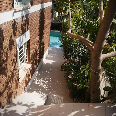 - House - Sleeps 4 - Pool - Petsok Castelldefels