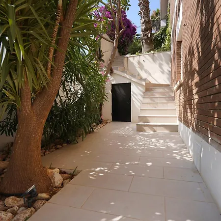 - House - Sleeps 4 - Pool - Petsok